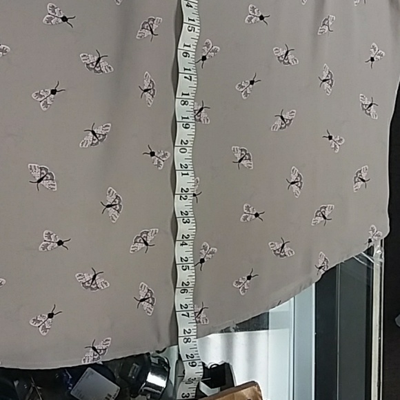 Torrid sz 1x NEW Shirt with butterflies - Picture 3 of 3
